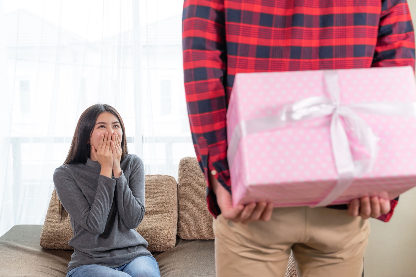 young-pretty-woman-feel-exciting-recieve-present-from-boyfriend young-pretty-woman-feel-exciting-recieve-present-from-boyfriend